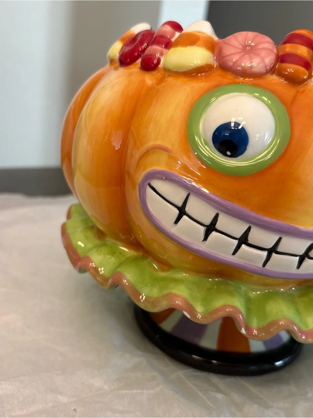 BRAND NEW 2022 Corner Ruby Carnival Candy Corn Pumpkin Bowl